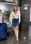 Top din stofă elastică AURA, croială tip corset cu push-up natural, stilat cu fustă scurtă din denim și cizme bej