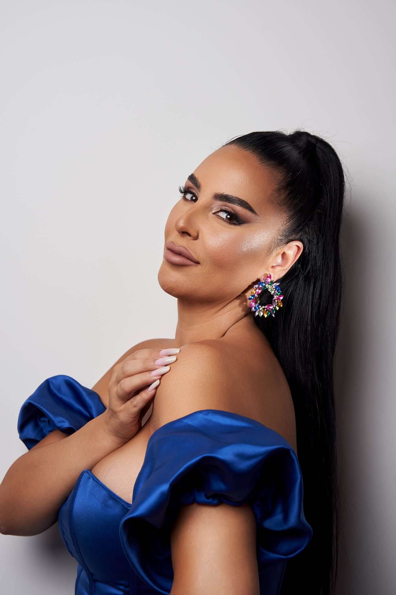 Cercei Aris cu cristale multicolore Sia House pentru femei elegante Cercei Aris cu cristale multicolore Sia House pentru femei elegante