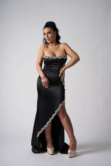 Rochie Black Beauty din satin cu șirag de ștrasuri argintii Sia House pentru femei elegante