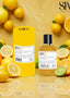 Apa de parfum CRUSH ZEST citric și floral, sticlă și ambalaj galben lângă lămâi și lime, parfum de vară intens