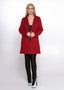 Palton roșu SIA „TIMELESS COAT” din stofă densă cu textură moale, croială dreaptă, purtat peste ținută elegantă