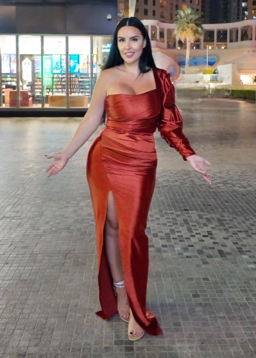 Rochie Lungă Silk Lust cu Decupaj și Mâneci Bufante - Sia House Sia House pentru femei elegante