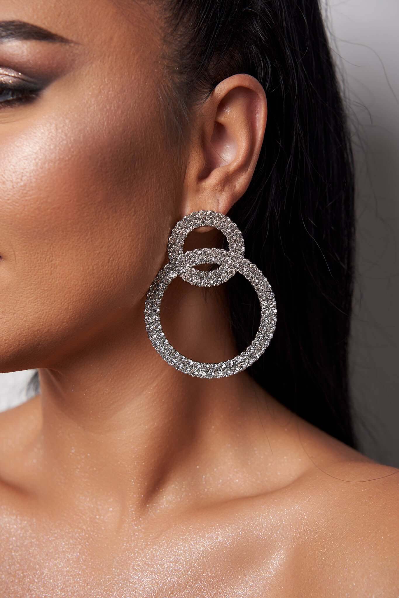 Cercei Paola eleganți cu cristale Sia House pentru femei elegante Cercei Paola eleganți cu cristale Sia House pentru femei elegante