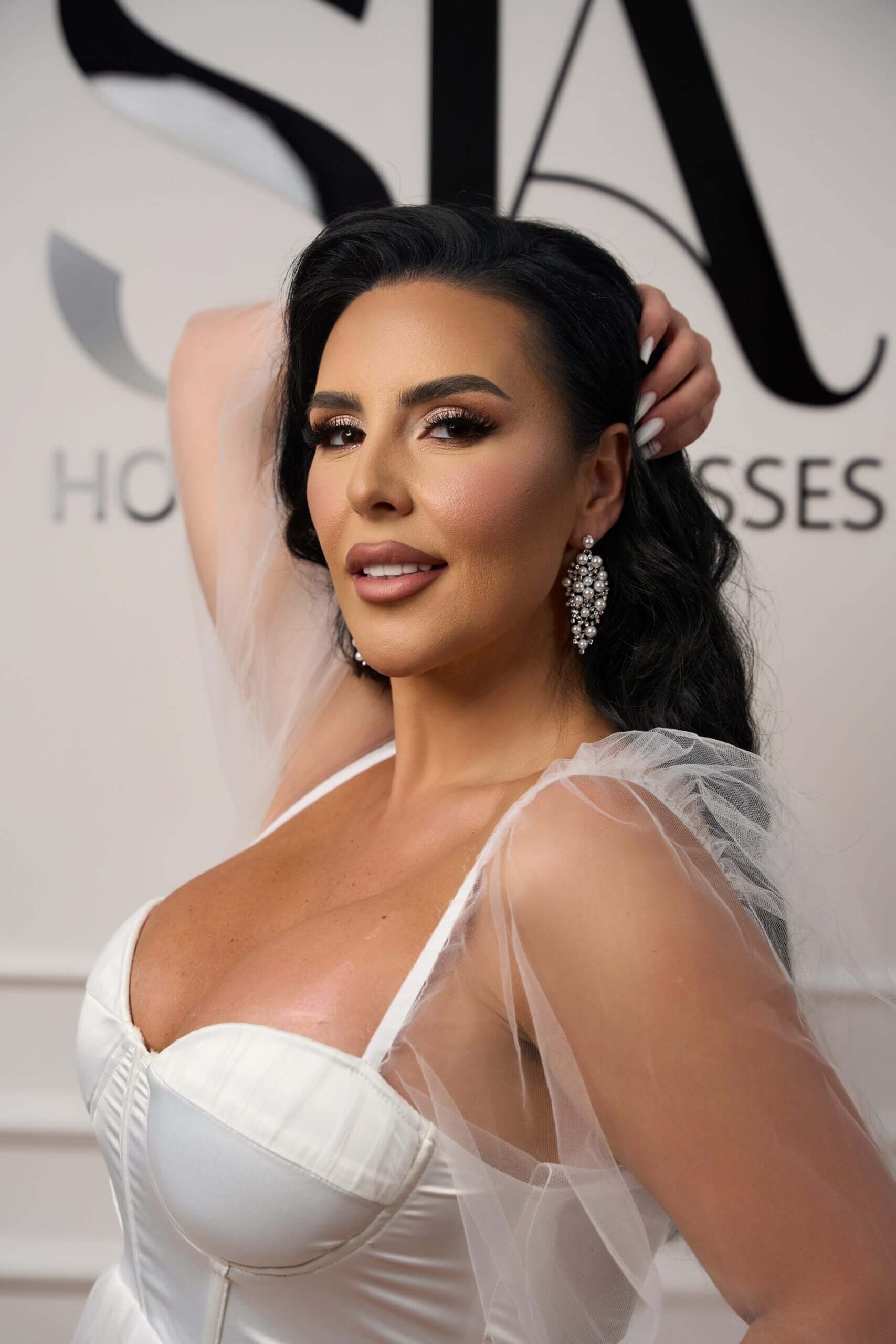 Cercei Miriam cu Perle și Cristale Argintii - Sia House Sia House pentru femei elegante Cercei Miriam cu Perle și Cristale Argintii - Sia House Sia House pentru femei elegante