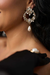 Cercei Bianca cu cristale argintii și perlă - Sia House Sia House pentru femei elegante