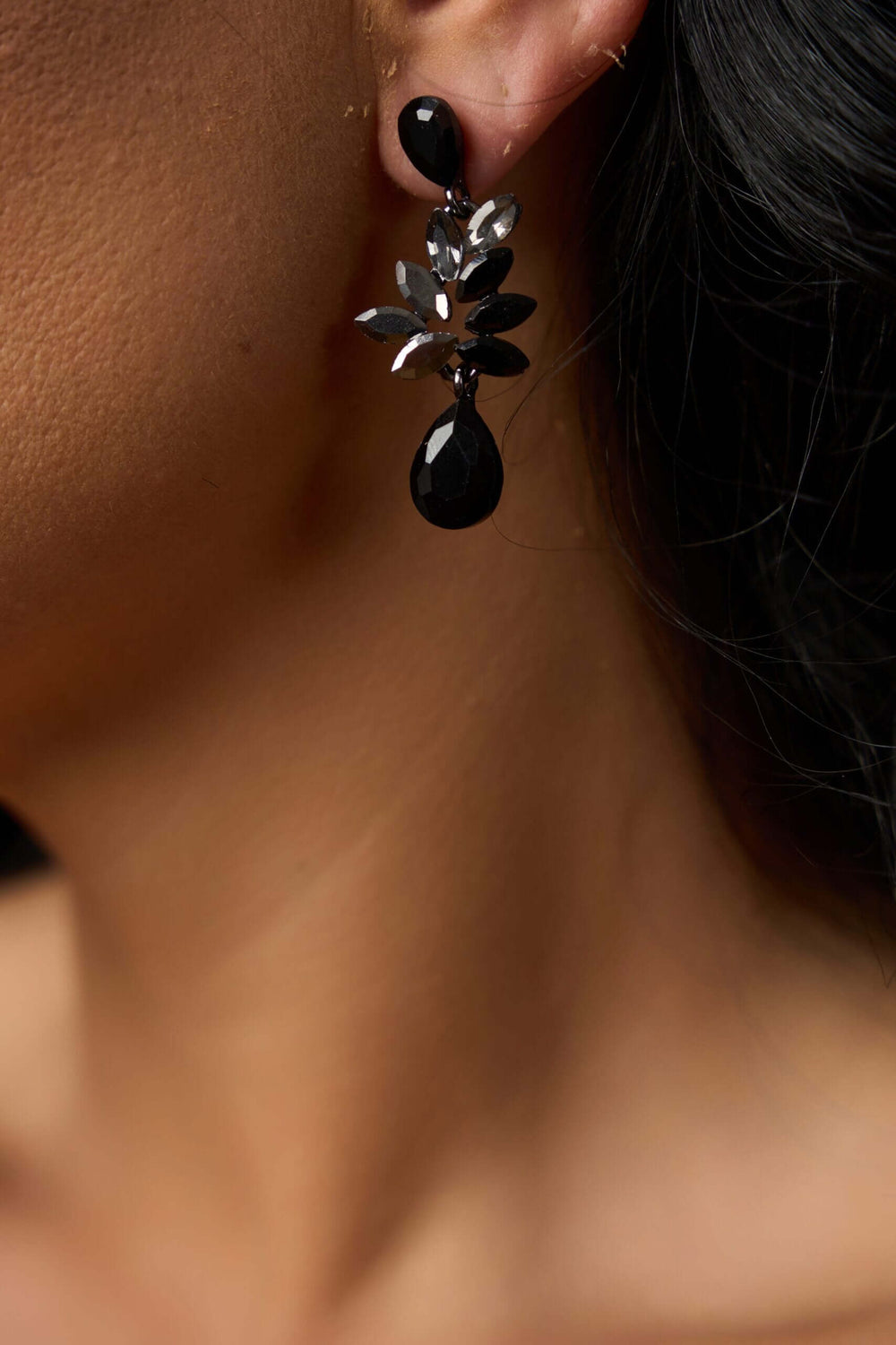 Cercei Yvette cu cristale negre și gri Sia House pentru femei elegante