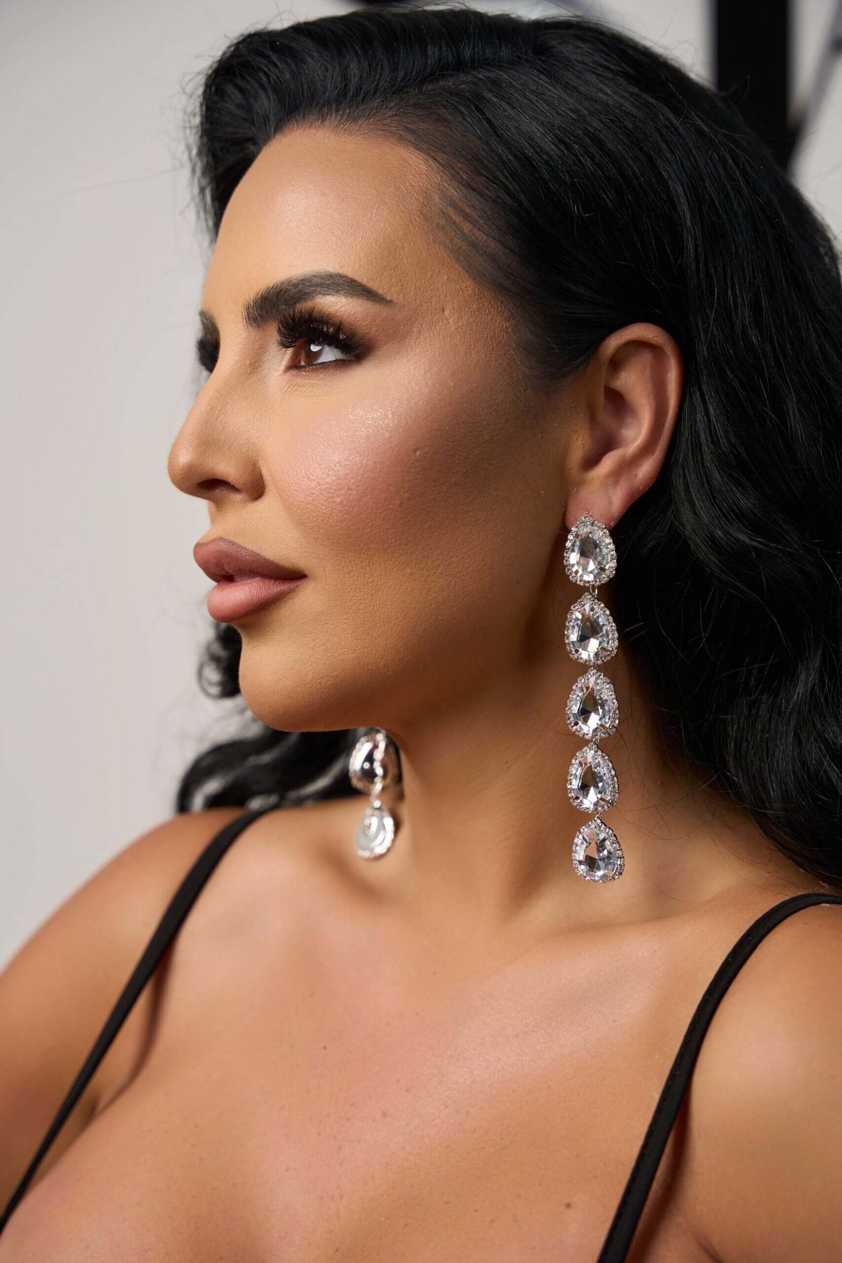 Cercei Andrada - Eleganță și Strălucire Sia House Sia House pentru femei elegante Cercei Andrada - Eleganță și Strălucire Sia House Sia House pentru femei elegante