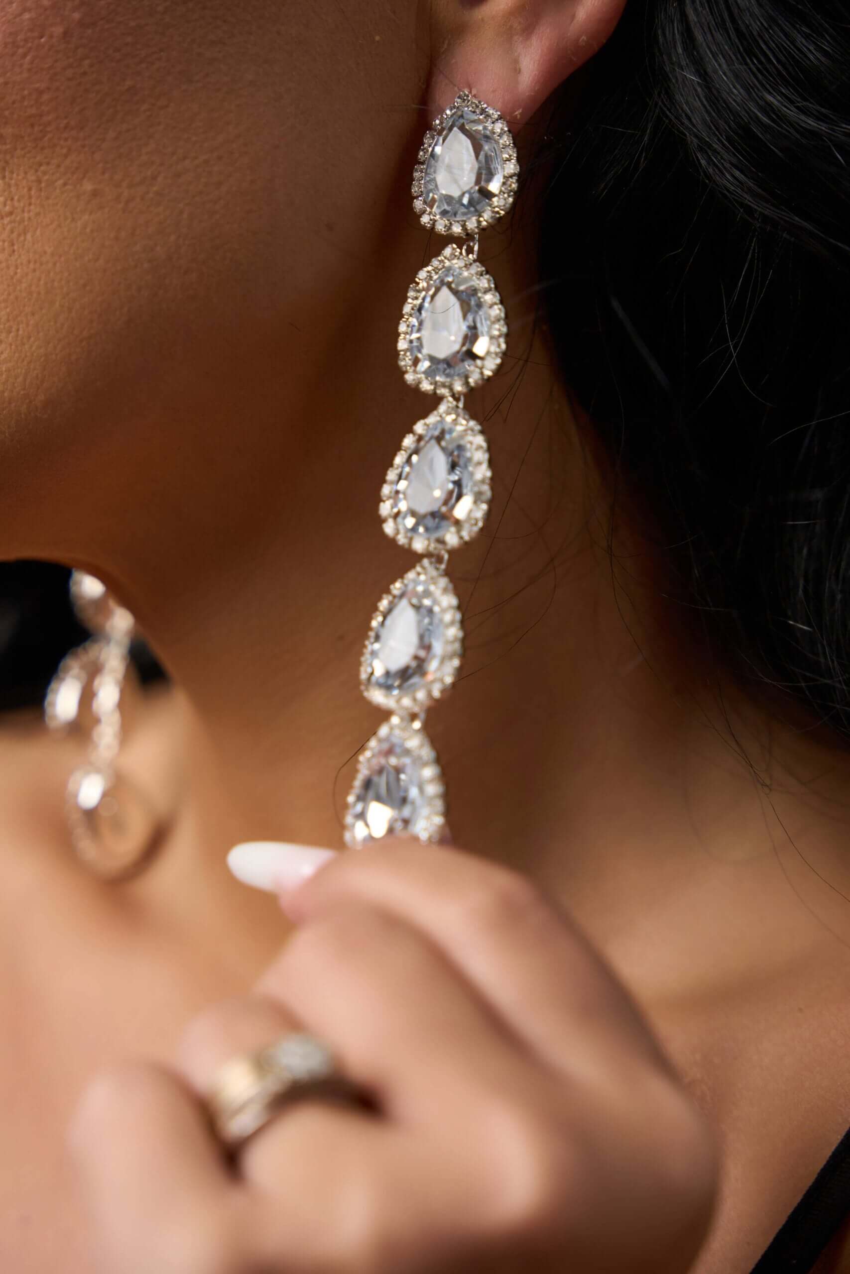 Cercei Andrada - Eleganță și Strălucire Sia House Sia House pentru femei elegante Cercei Andrada - Eleganță și Strălucire Sia House Sia House pentru femei elegante