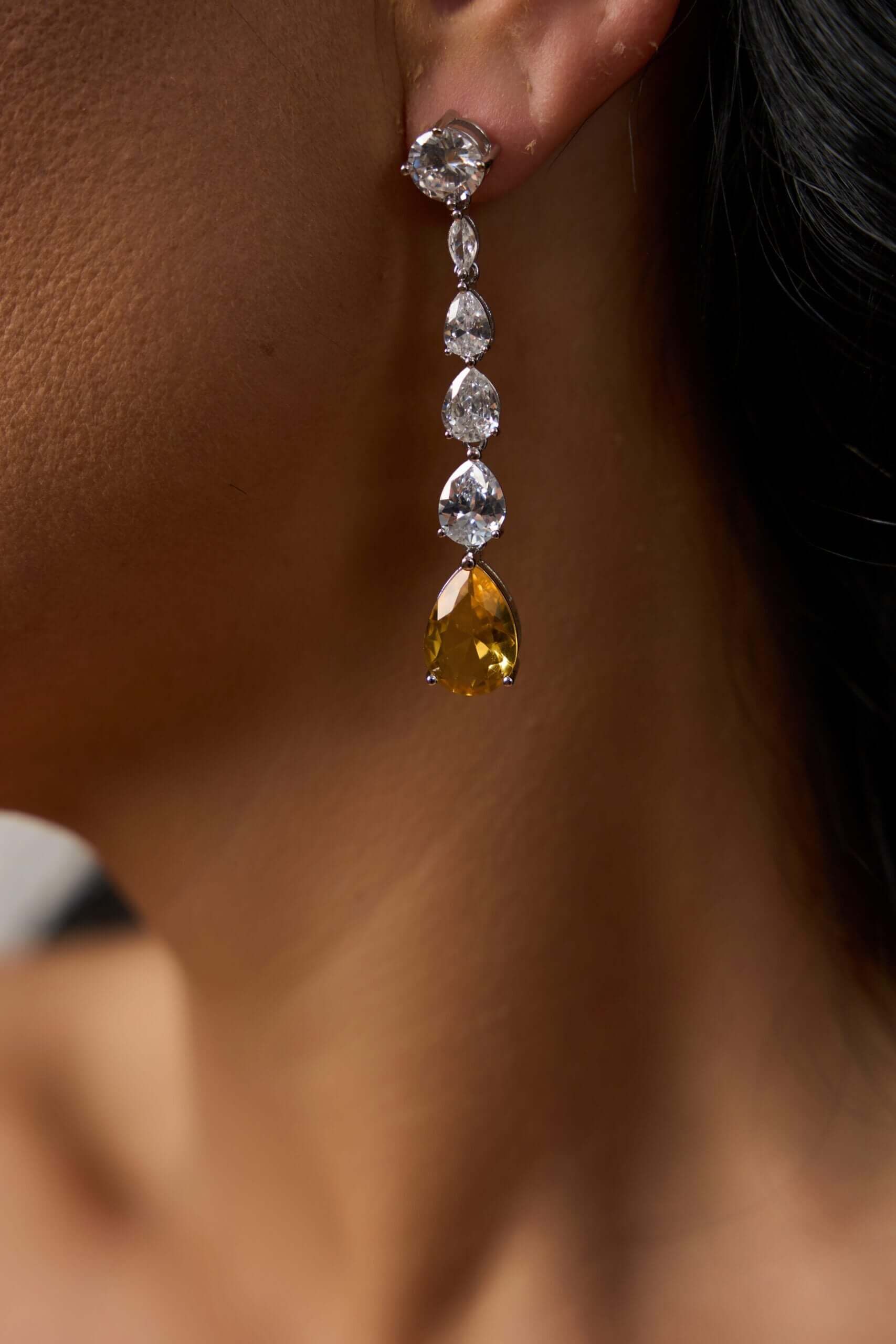 Cercei Victoria Sia House pentru femei elegante Cercei Victoria Sia House pentru femei elegante