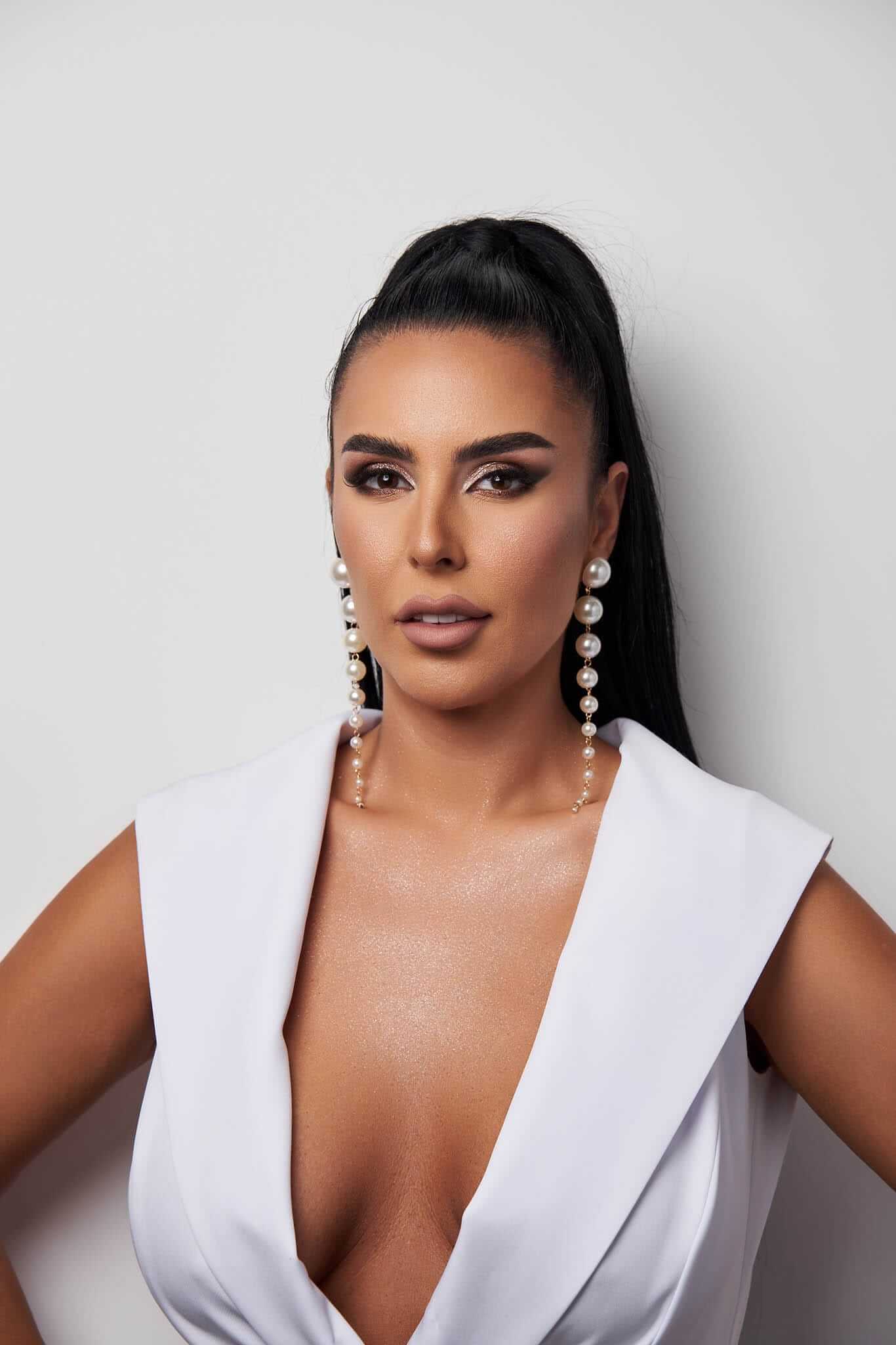 Cercei Olivia din Perle - Eleganță Clasică Sia House Sia House pentru femei elegante Cercei Olivia din Perle - Eleganță Clasică Sia House Sia House pentru femei elegante