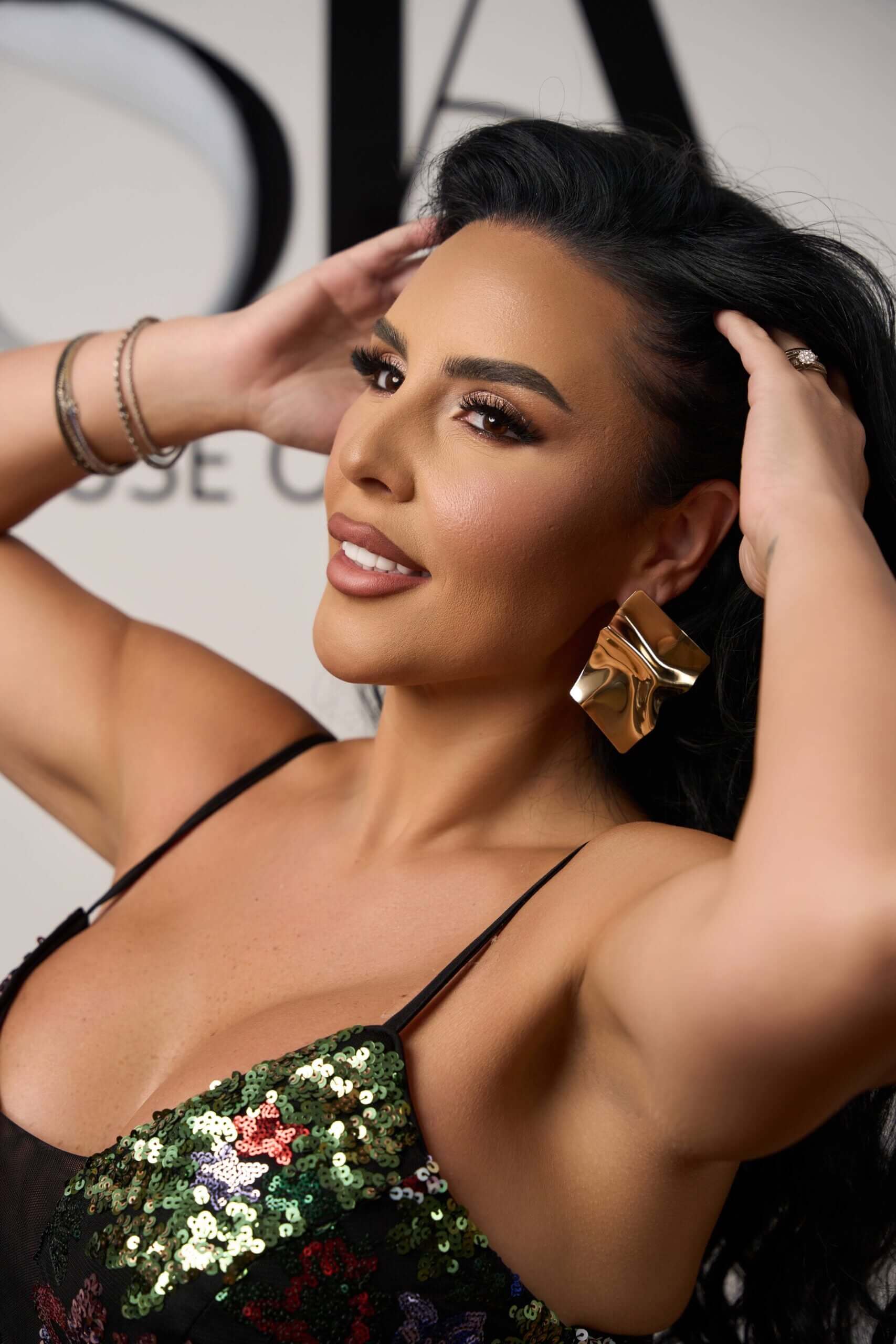 Cercei Ava din metal auriu - Sia House Sia House pentru femei elegante Cercei Ava din metal auriu - Sia House Sia House pentru femei elegante