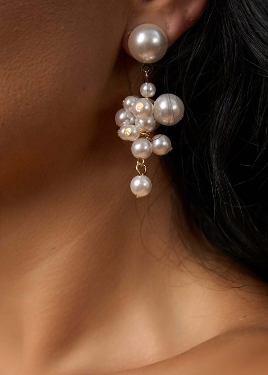 Cercei Kyra cu Perle Albe Sia House pentru femei elegante