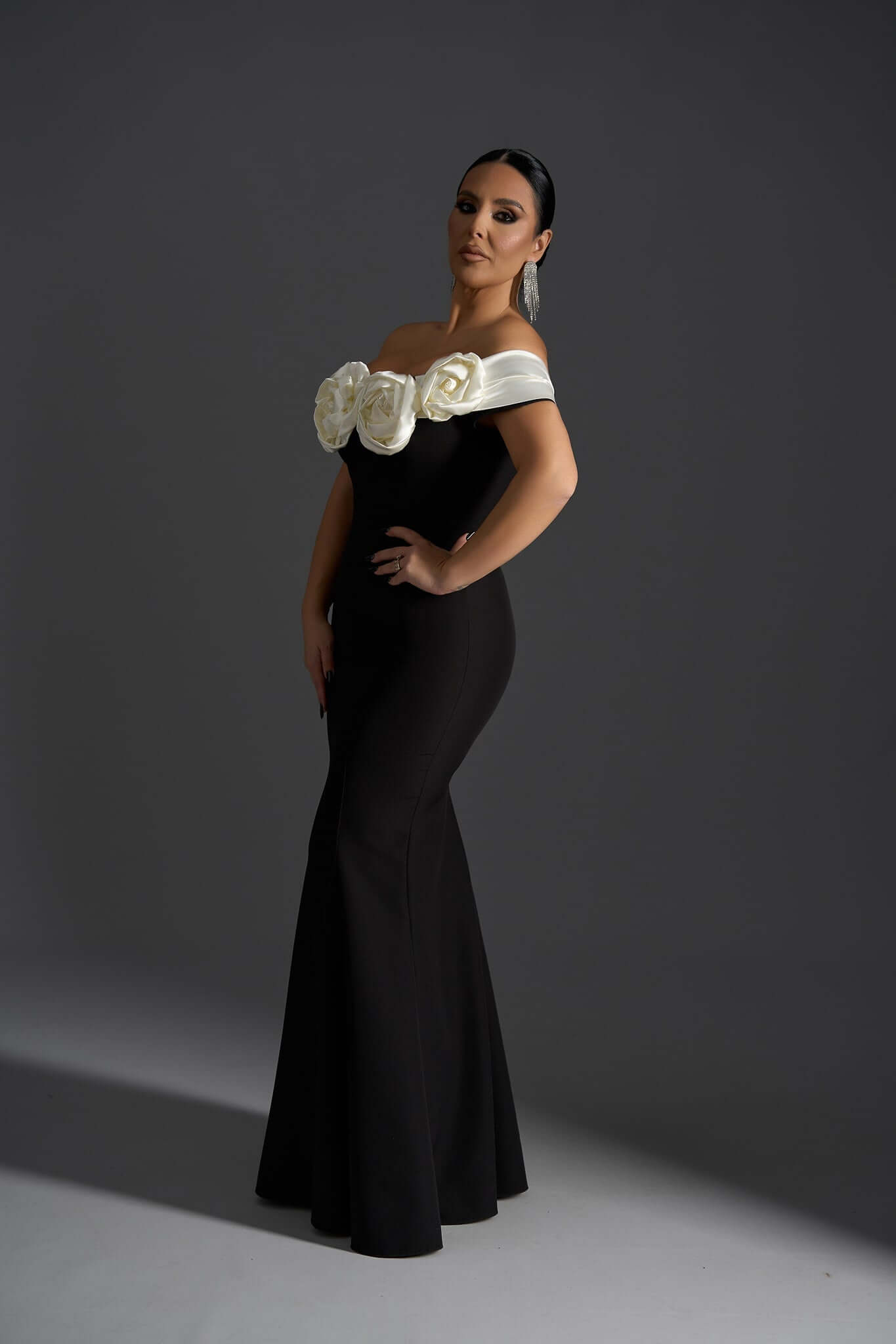 Blush Affair - Rochie lungă tip sirenă off-shoulder Sia House Sia House pentru femei elegante Blush Affair - Rochie lungă tip sirenă off-shoulder Sia House Sia House pentru femei elegante