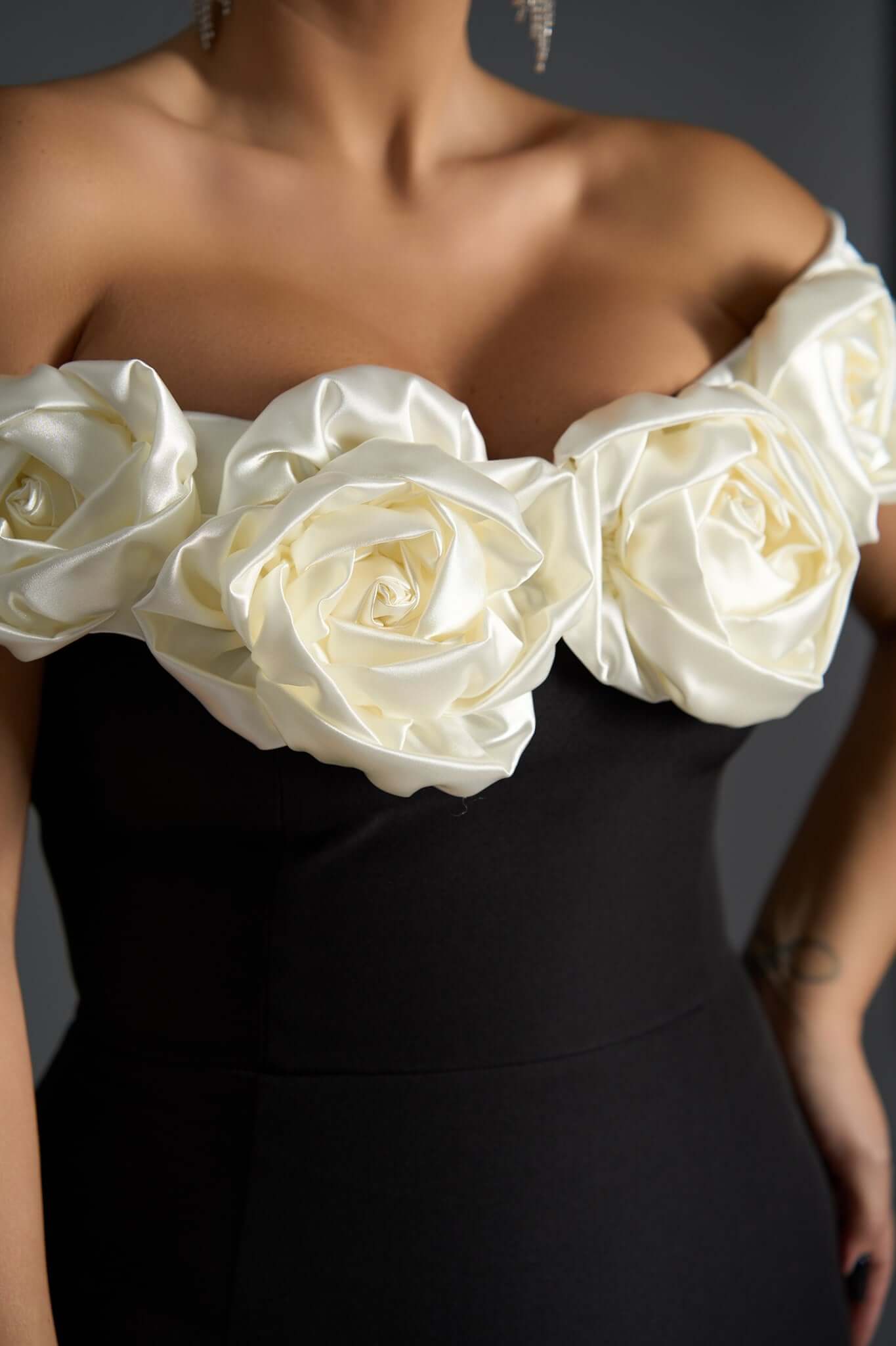 Blush Affair - Rochie lungă tip sirenă off-shoulder Sia House Sia House pentru femei elegante Blush Affair - Rochie lungă tip sirenă off-shoulder Sia House Sia House pentru femei elegante