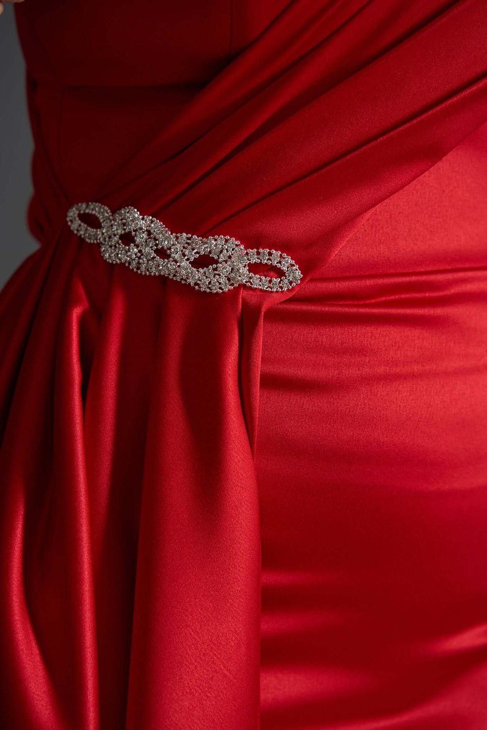 Rochie Lunga Red Mirage Sia House - Tafta cu Strasuri Argintii Sia House pentru femei elegante