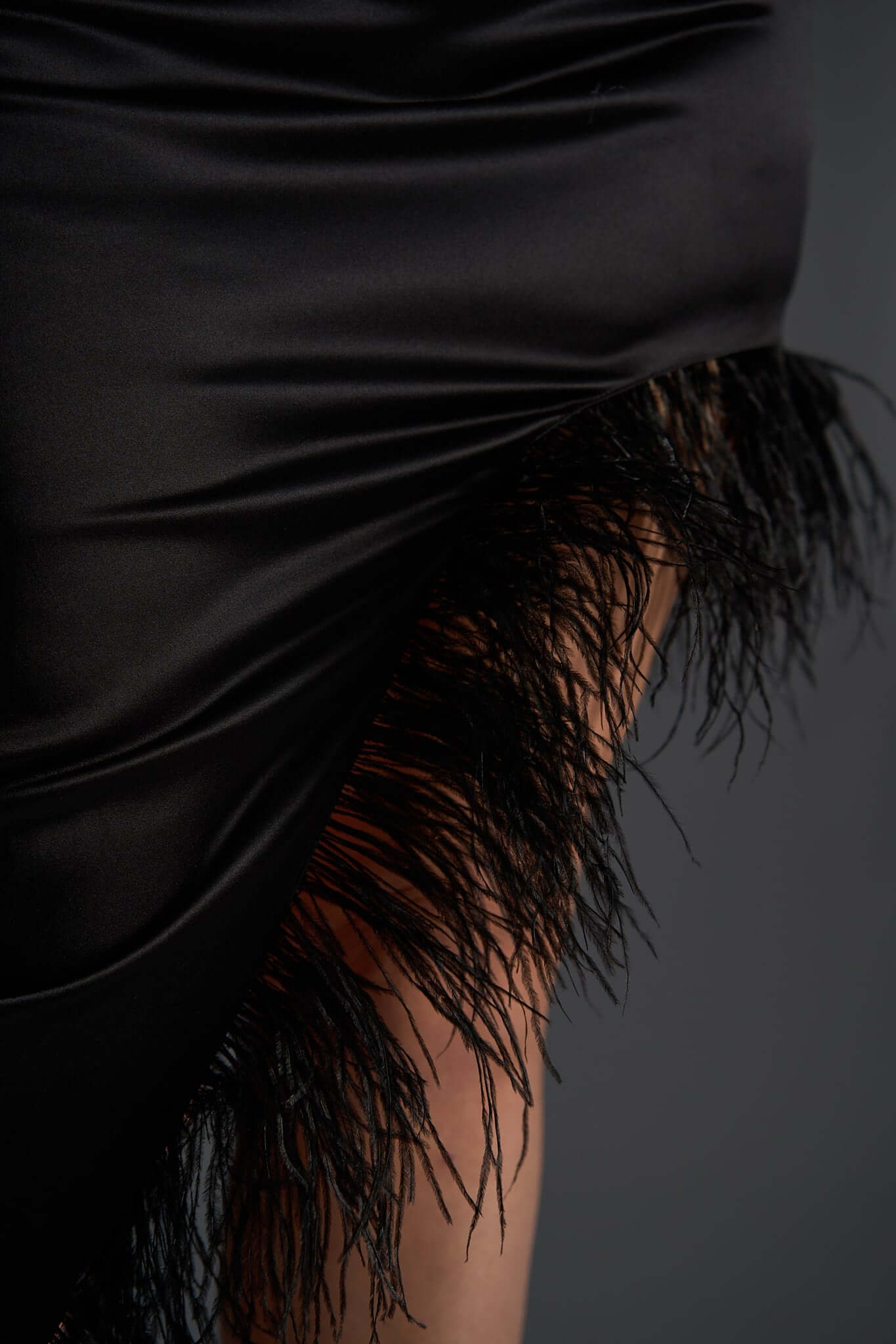 Femme Fatale - Rochie asimetrică neagră cu strasuri Sia House Sia House pentru femei elegante Femme Fatale - Rochie asimetrică neagră cu strasuri Sia House Sia House pentru femei elegante