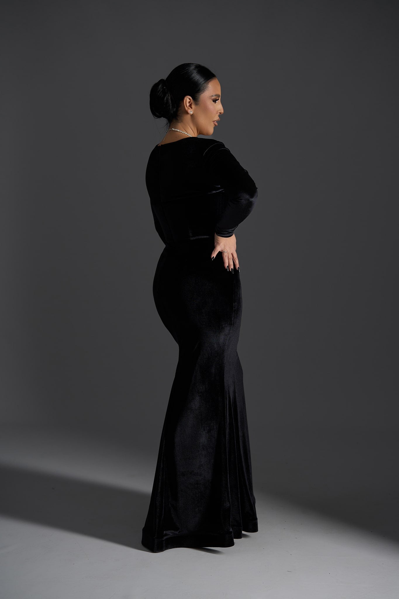 Rochie Lungă Velvet Noir din Catifea - Sia House Sia House pentru femei elegante Rochie Lungă Velvet Noir din Catifea - Sia House Sia House pentru femei elegante