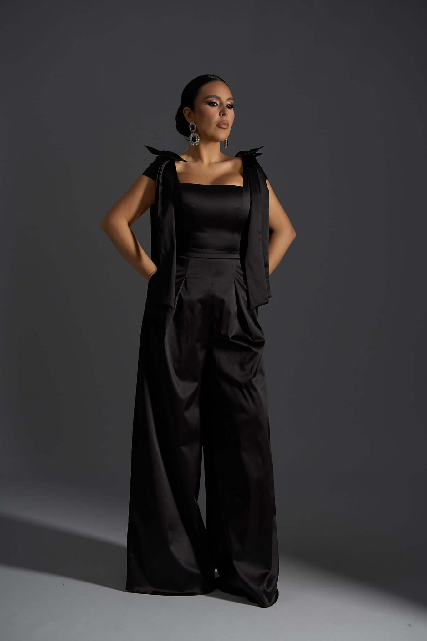 Salopeta Stiletto Kiss elegantă din tafta neagră - Sia House Sia House pentru femei elegante Salopeta Stiletto Kiss elegantă din tafta neagră - Sia House Sia House pentru femei elegante