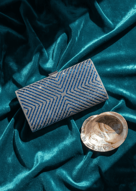Clutch Sapphire Shine – plic elegant cu cristale albastre și model geometric