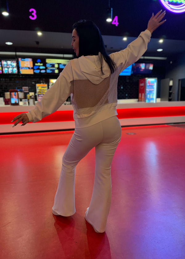 SIA Pantaloni tip trening evazați "FLARE" cu talie înaltă, confortabili și moderni, ideali pentru stil statement elegant - Focus: pantaloni