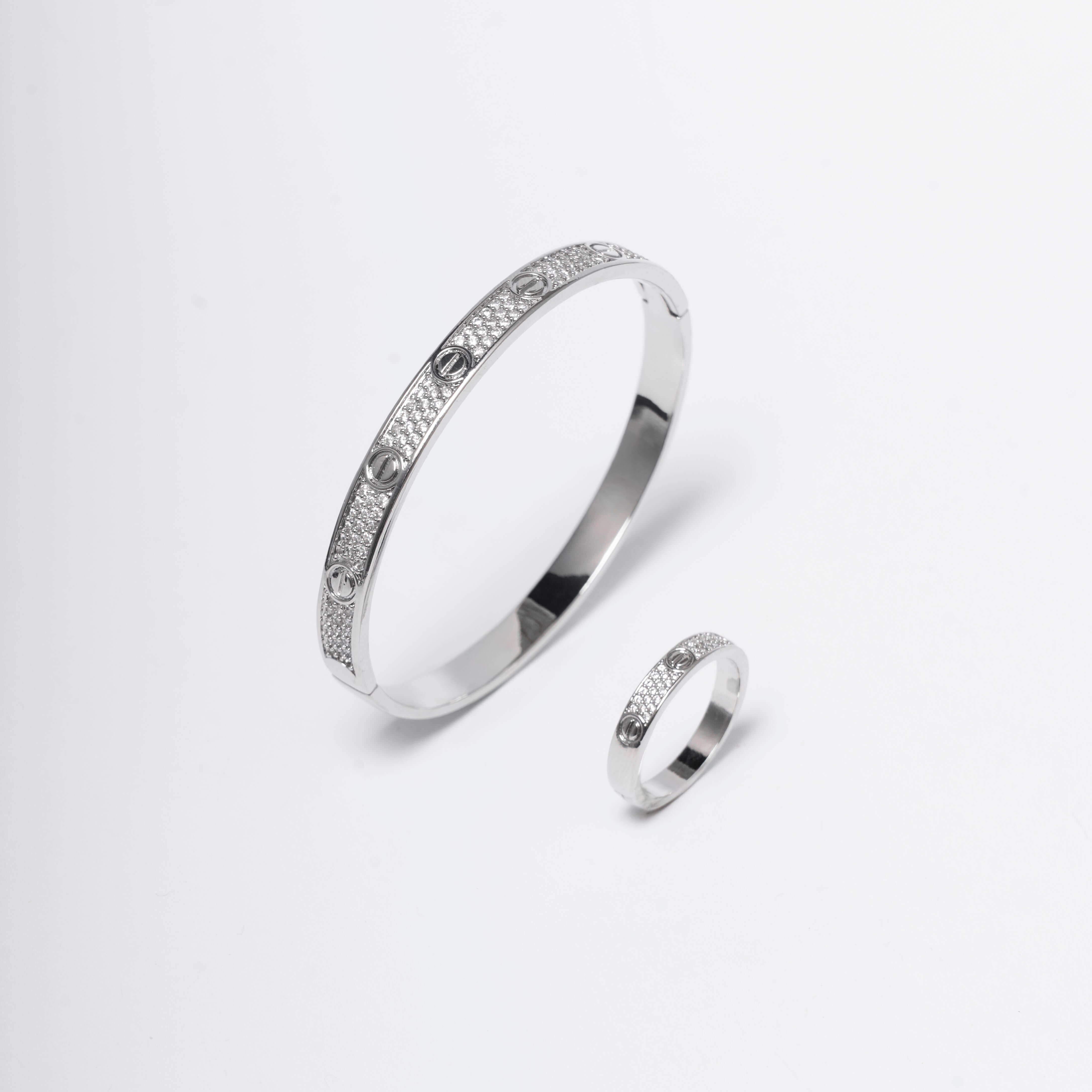 Set bratara si inel unisex cu cristale stralucitoare, design lux tip surub, argintiu, pentru tinute elegante si casual.