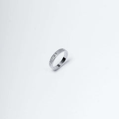 Inel unisex argintiu cu microcristale, design modern inspirat de loialitate, elegant si ideal pentru ținute casual sau classy.