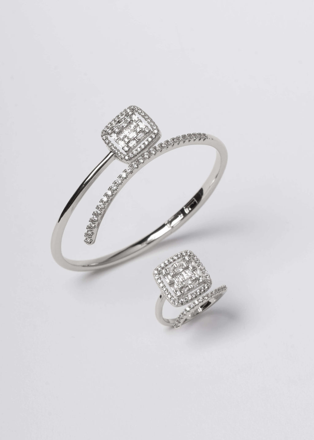 Set bratara si inel patrat stralucitor argintiu SIA Crystal Glow cu cristale pentru femei elegante