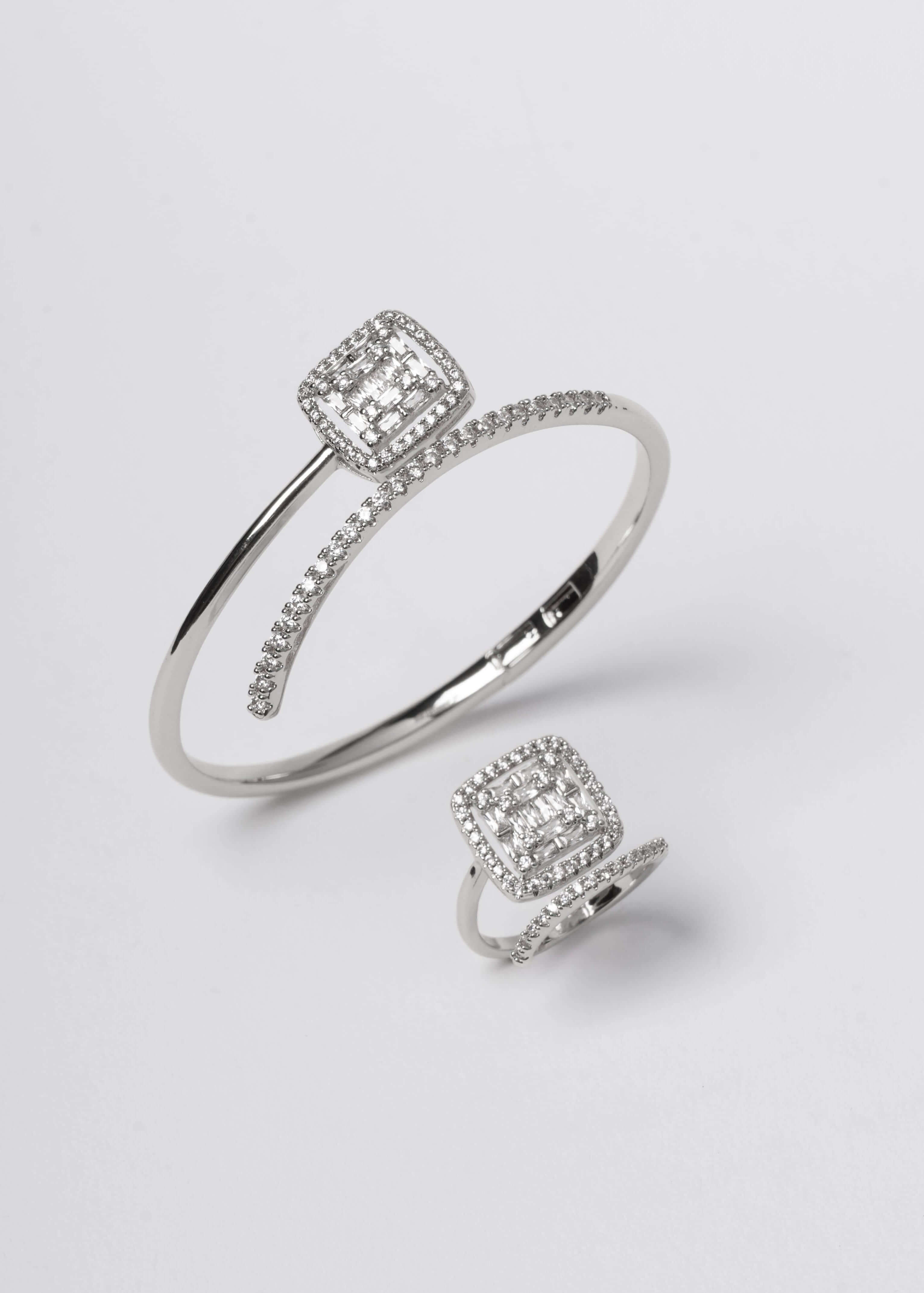 Set bratara si inel patrat stralucitor argintiu SIA Crystal Glow cu cristale pentru femei elegante