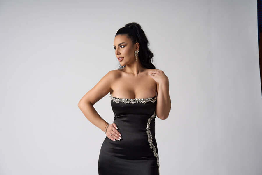 Rochie Black Beauty din satin cu șirag de ștrasuri argintii Sia House pentru femei elegante