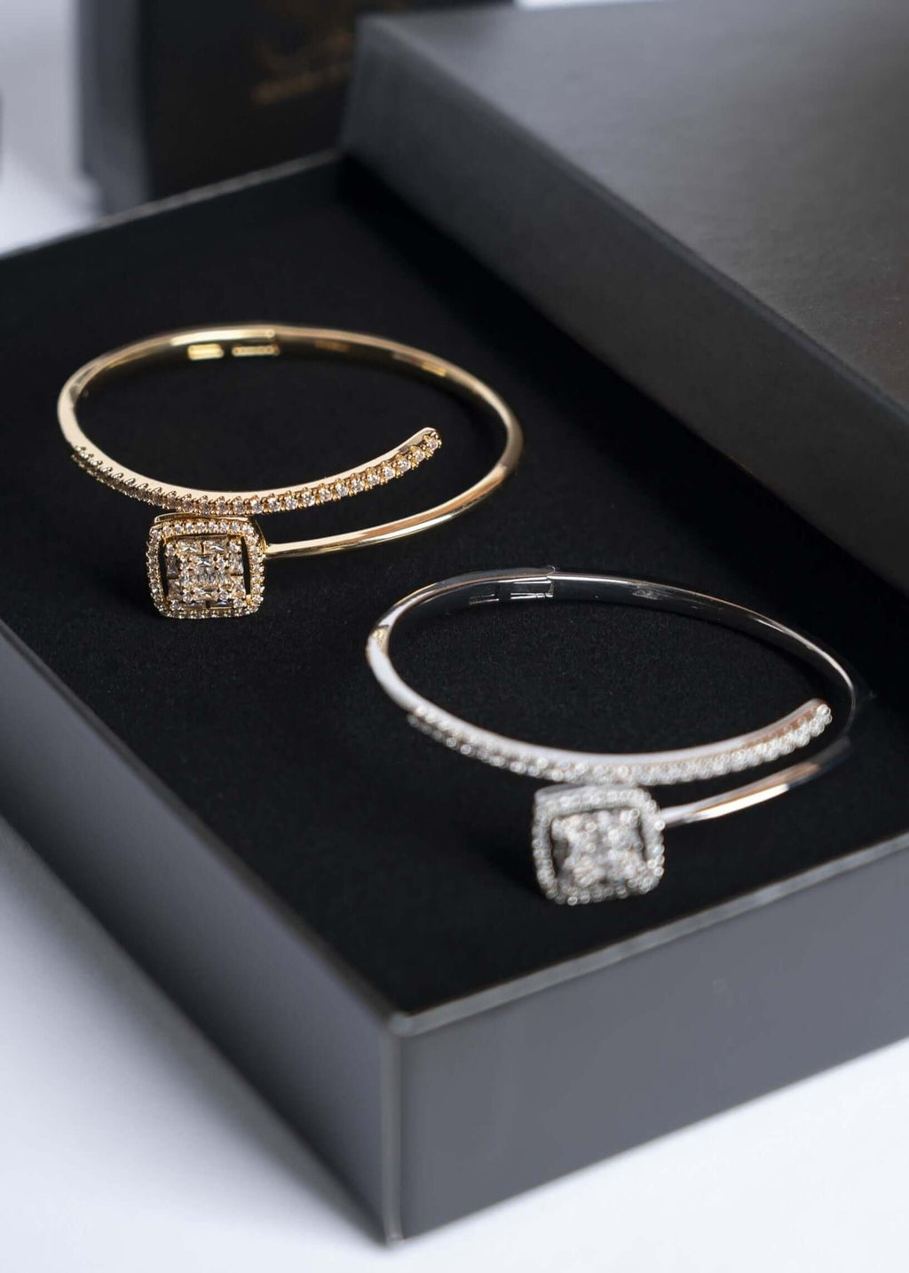 Set bratara si inel patrat stralucitor auriu si argintiu SIA Crystal Glow cu cristale elegante in cutie cadou