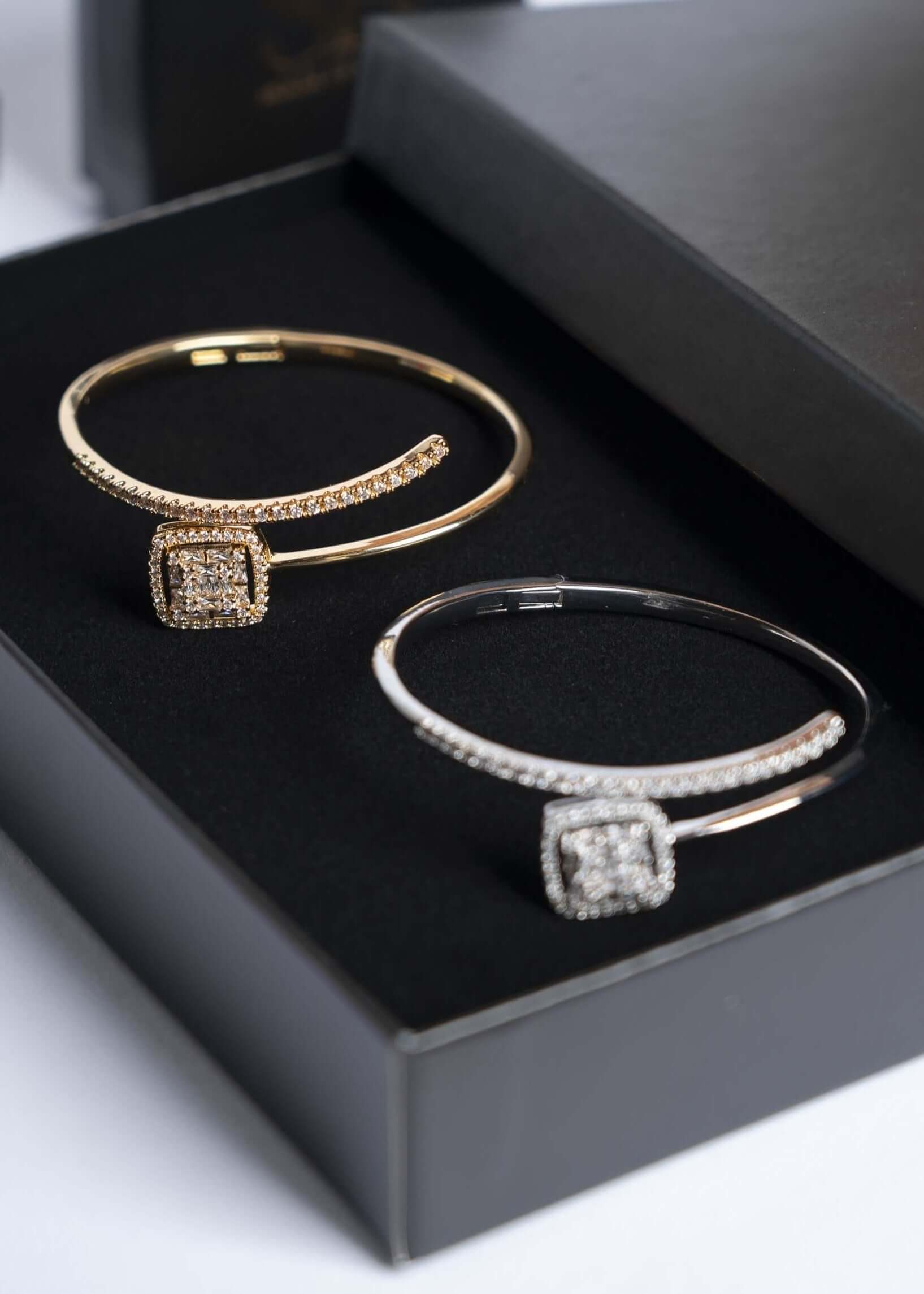 Set bratara si inel patrat stralucitor auriu si argintiu SIA Crystal Glow cu cristale elegante in cutie cadou