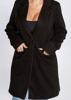 Palton SIA Timeless Coat din stofă densă neagră cu textură moale, croială dreaptă și buzunare frontale