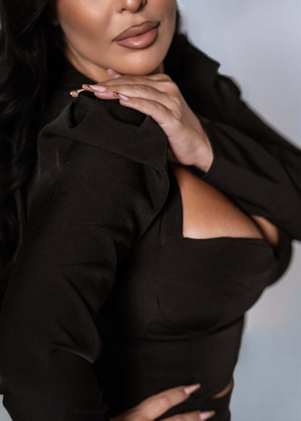 Top din stofă elastică AURA, croială tip corset cu push-up natural, detaliu decolteu și umeri structurați, look elegant