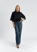 Tricou mini oversized cu detalii din pene, pliuri elegante, perfect pentru un look stylish.