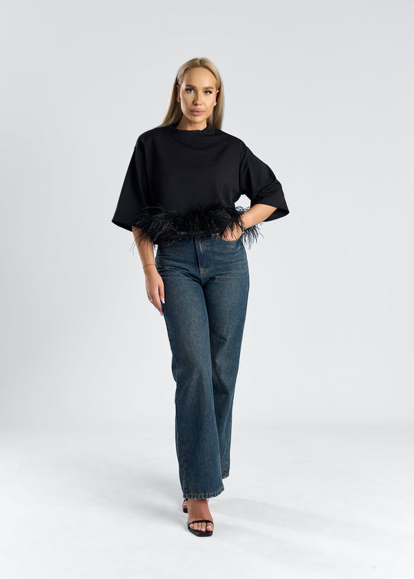 Tricou mini oversized cu detalii din pene, pliuri elegante, perfect pentru un look stylish.