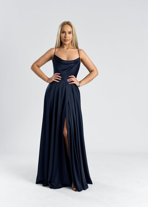 rochie lunga satinata cu spate decupat si slit adanc, eleganta si sofisticata, perfecta pentru ocazii speciale