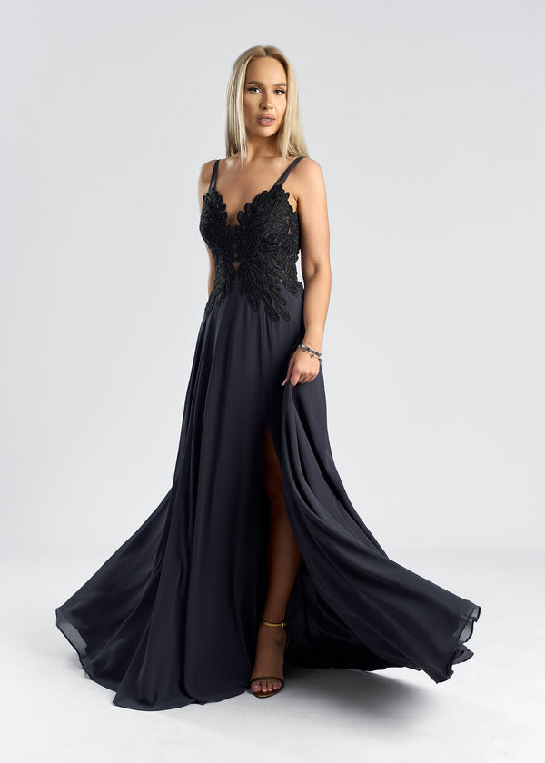 Rochie din voal si dantela cu aplicatii, model SCARLET, cu un design elegant si detalii seducatoare.