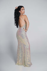Rochie Bling Siren în paiete multicolore, croială sirenă, cu spate gol, ideală pentru evenimente speciale.