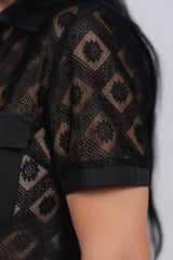 Costum Essence – Set din dantelă cu cămașă cropped și pantaloni wide