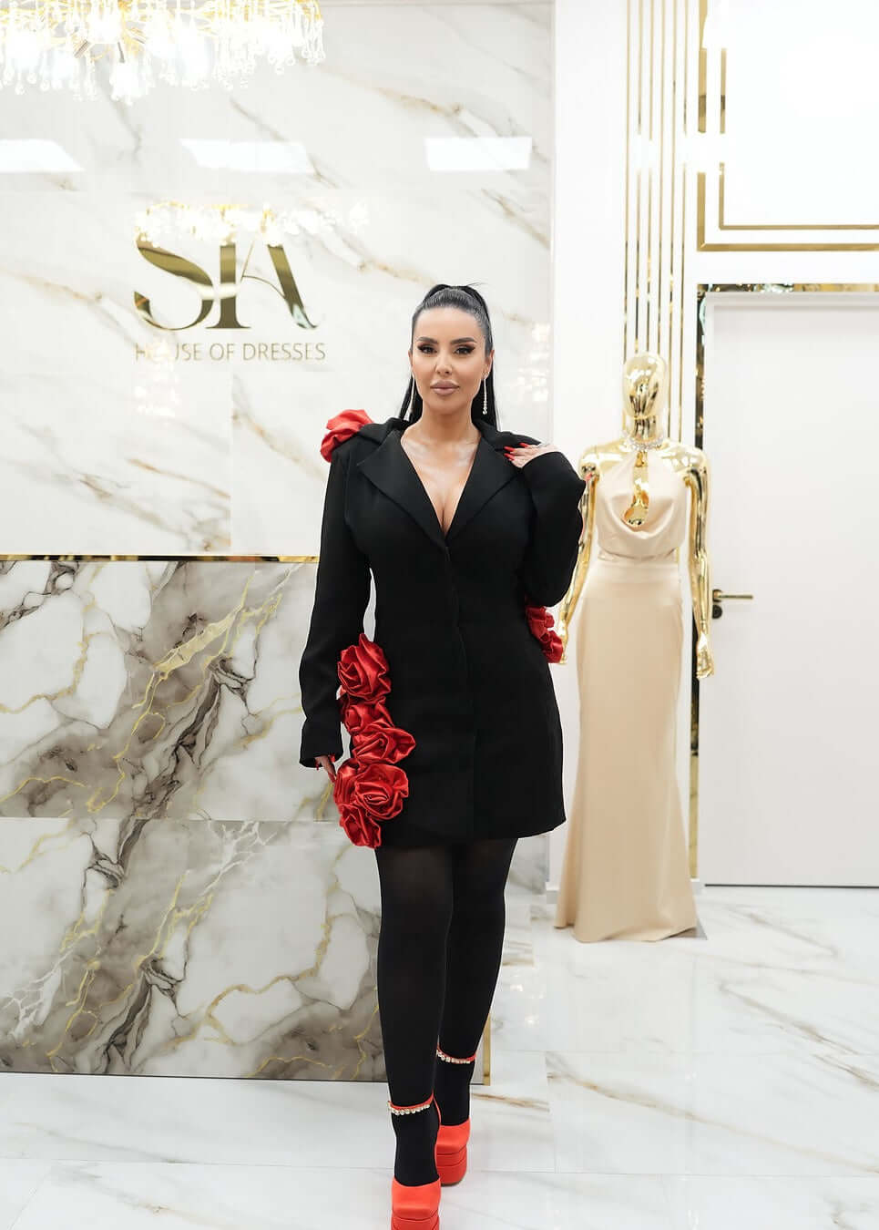 SIA Bloody Garden - rochie mini couture cu trandafiri 3D Imagine principală a produsului