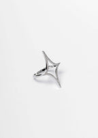 Alt Tag: Inel stea Double Star Ring, stea dublă deschisă cu cristale, inel statement argintiu, vedere laterală
