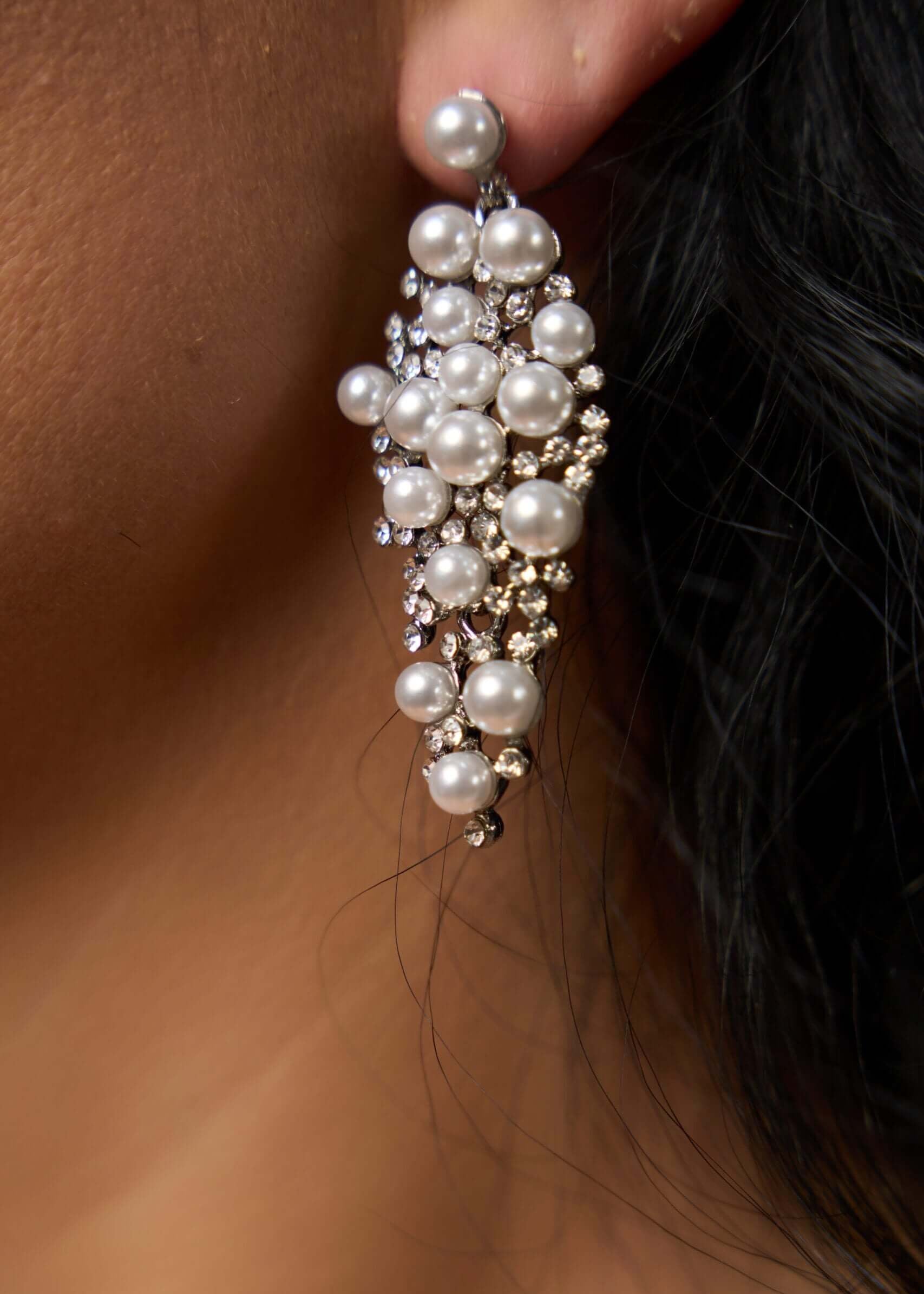 Cercei Miriam cu Perle și Cristale Argintii - Sia House Sia House pentru femei elegante Imagine principală a produsului