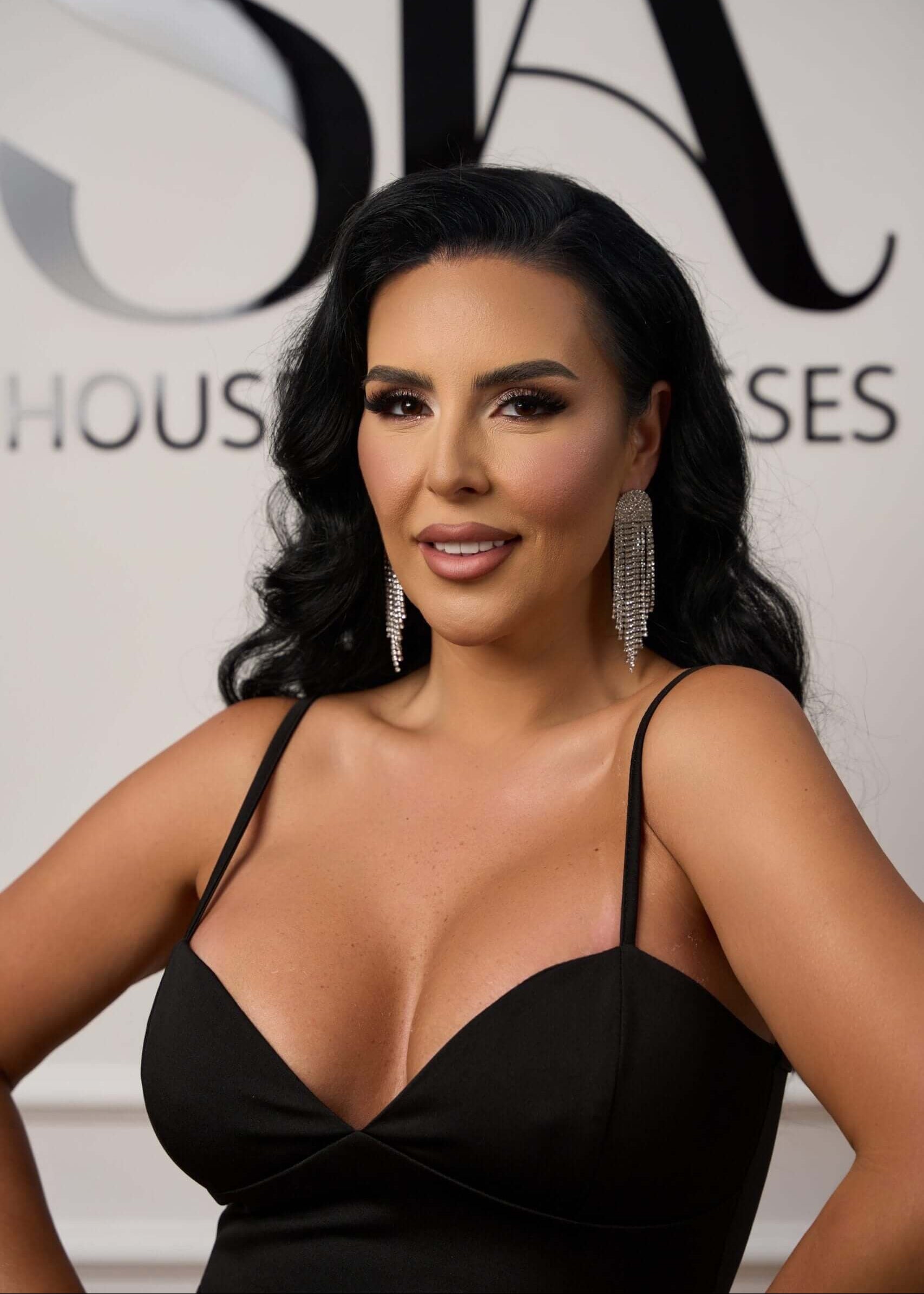 SIA Lea – Cercei Lungi cu Șiraguri de Cristale Argintii Imagine secundară a produsului