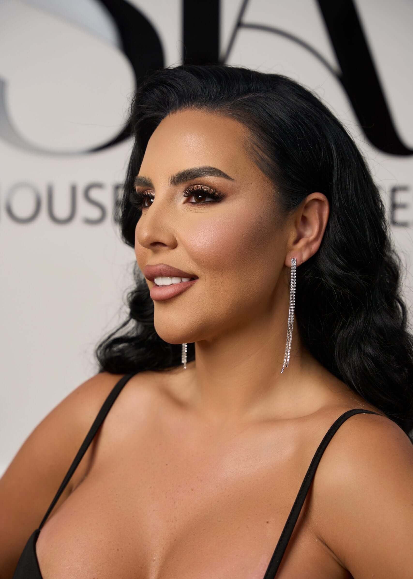 SIA Sabina – Cercei Lungi cu Șiraguri de Cristale Argintii Imagine secundară a produsului