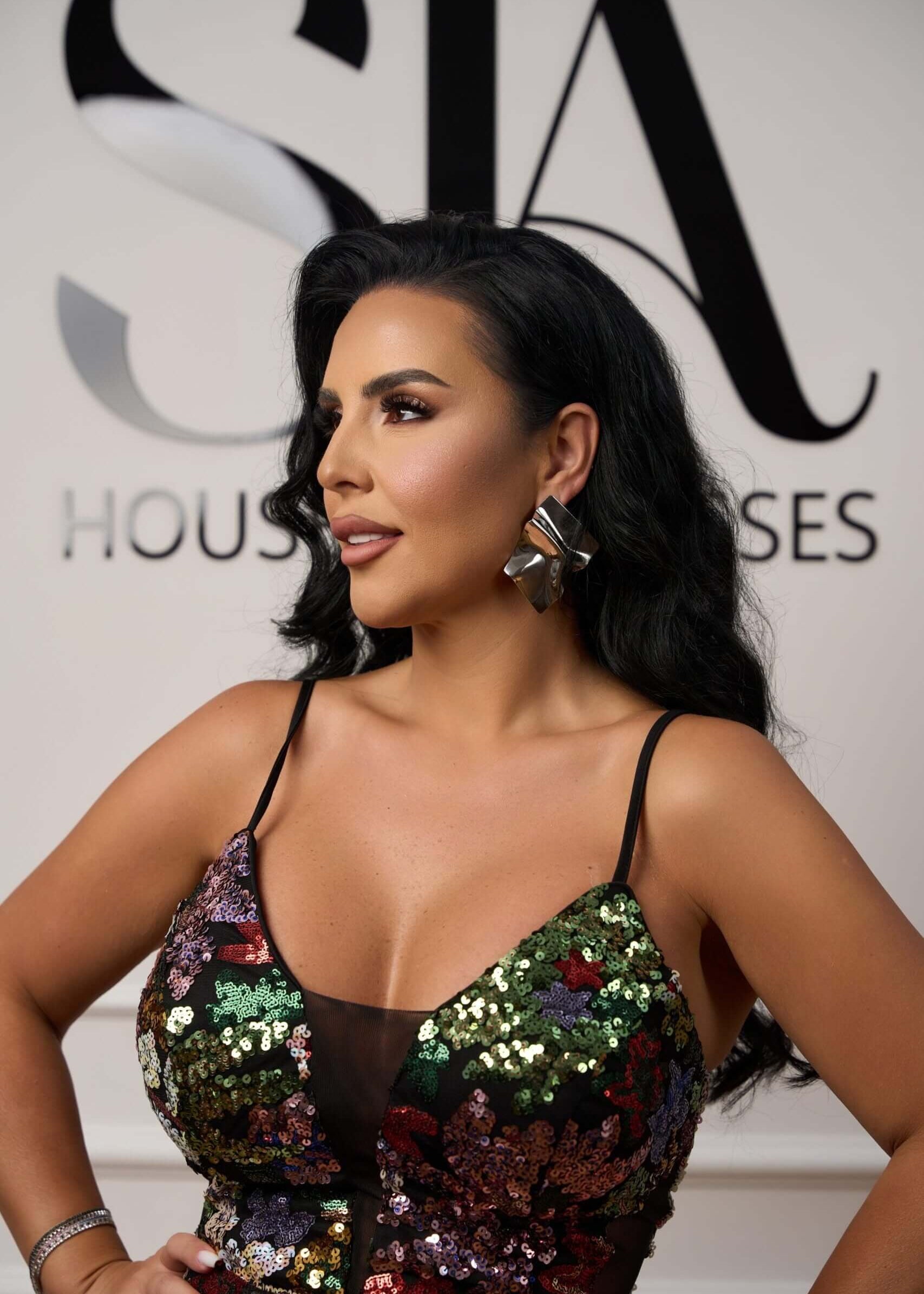 SIA Leyla – Cercei Statement din Metal Argintiu cu Design Sculptural Imagine secundară a produsului