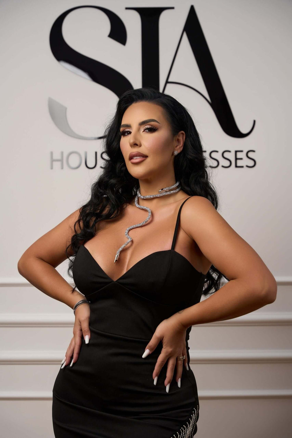 Colier Myra - Eleganță și mister cu șarpe cristalin Sia House pentru femei elegante