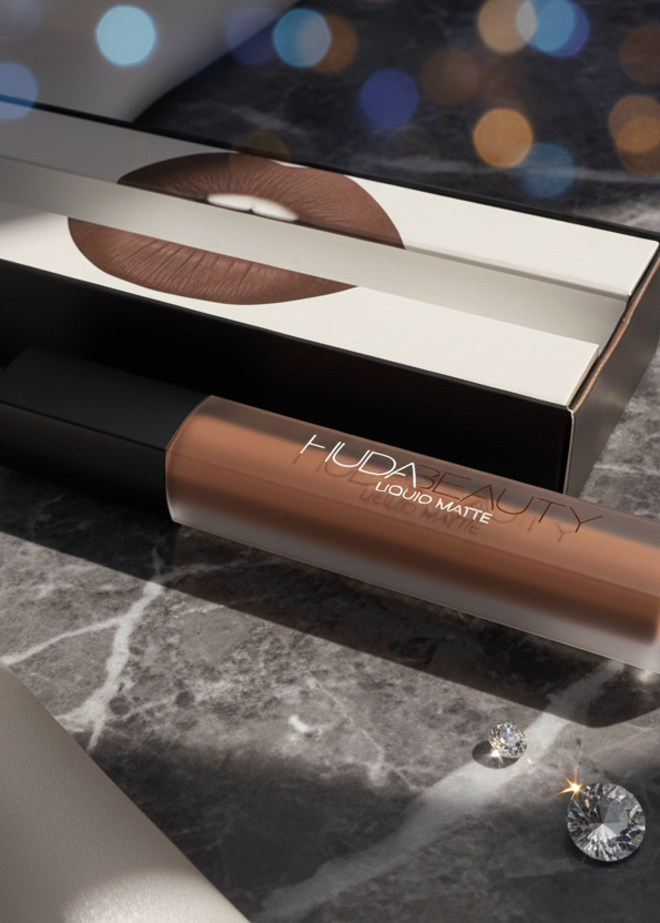 Huda Beauty Liquid Matte Lipstick - Ruj Mat Lichid de Lungă Durată Imagine secundară a produsului