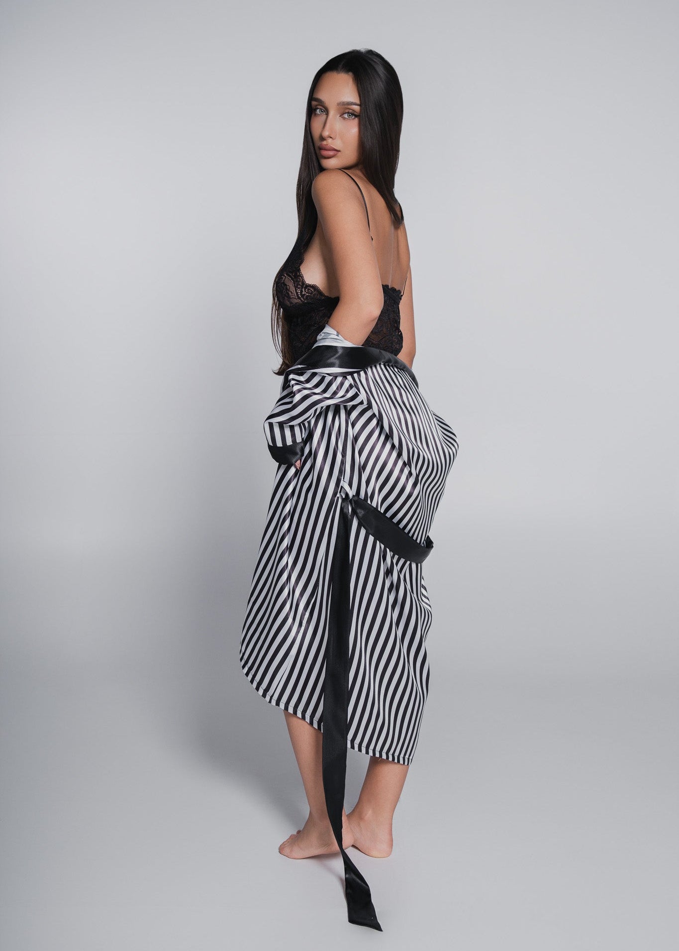 Set pijama 3 piese cu dantelă și satin SIA Homewear – top, pantaloni scurți și halat elegant