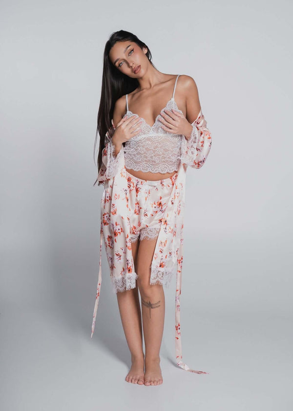 Alt Tag: Set pijama Nighty 3 piese cu dantelă și satin, top dantelă, pantaloni scurți și halat satinat floral, SIA Homewear