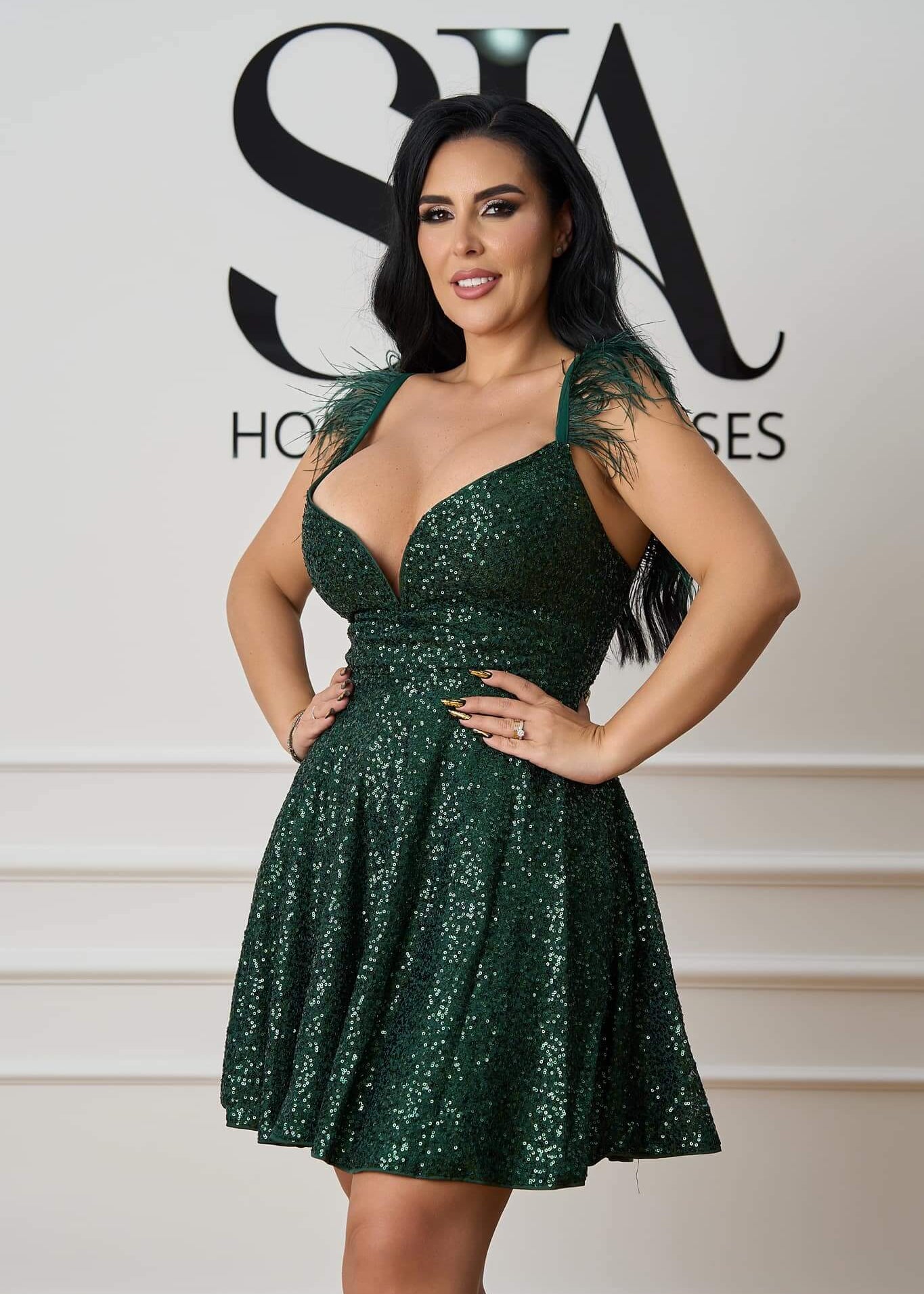 Rochie Salomeea verde smarald cu paiete și bretele cu pene - Sia House Sia House pentru femei elegante